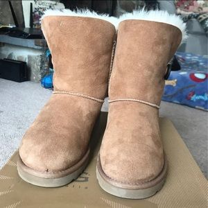 UGG Bailey button boots -size 8